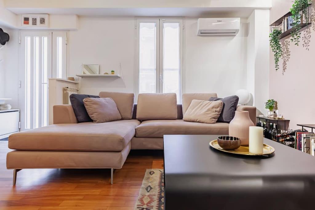 ミラノElegante Loft Su 2 Piani A 5 Minuti Da San Siroアパートメント エクステリア 写真