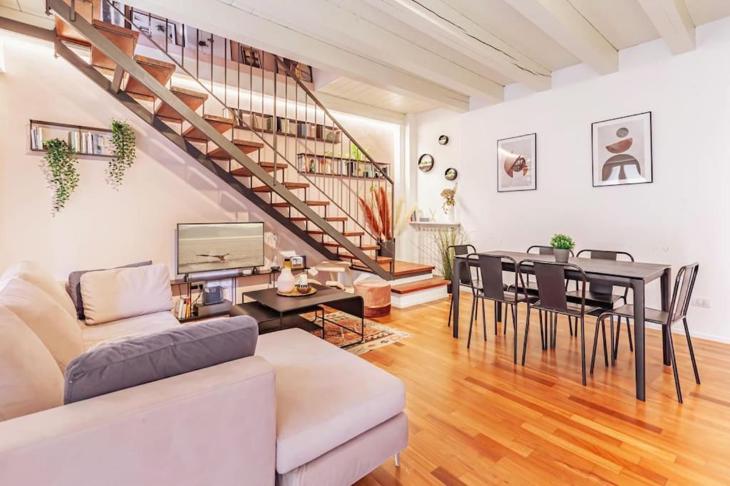ミラノElegante Loft Su 2 Piani A 5 Minuti Da San Siroアパートメント エクステリア 写真