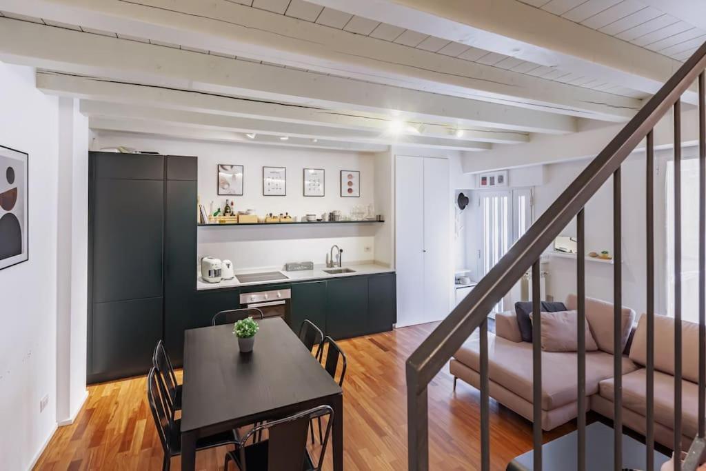 ミラノElegante Loft Su 2 Piani A 5 Minuti Da San Siroアパートメント エクステリア 写真