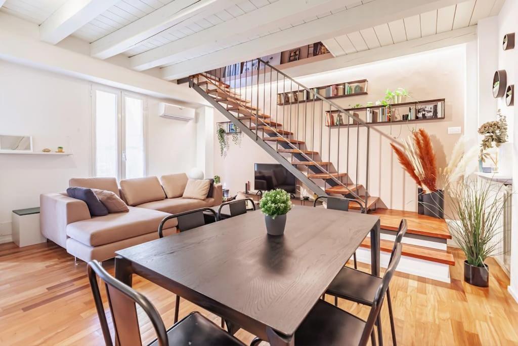 ミラノElegante Loft Su 2 Piani A 5 Minuti Da San Siroアパートメント エクステリア 写真